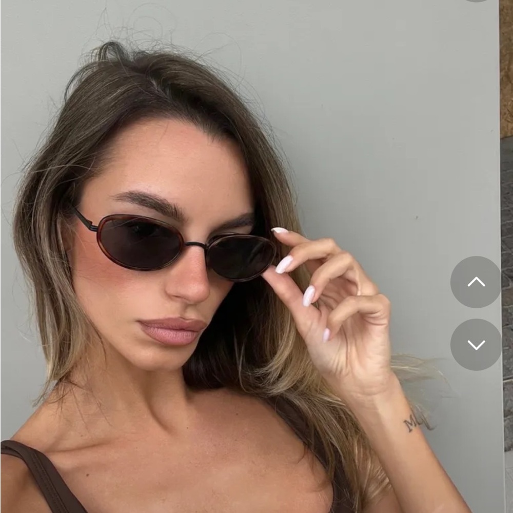 VEHLA reign oval Tortoiseshell Sunglasses - Picture 4 of 9